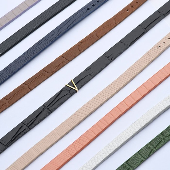 دستبند مردانه طلا چرم حرف V