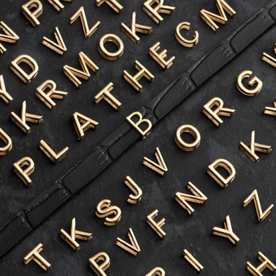 دستبند مردانه طلا چرم حرف Z