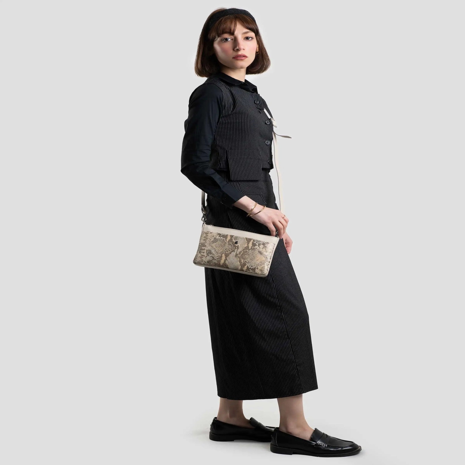 کیف دوشی چرم طبیعی ویولتا مونت بلانک طرح پوست ماری کرم زنانه - کراس بادی چرم